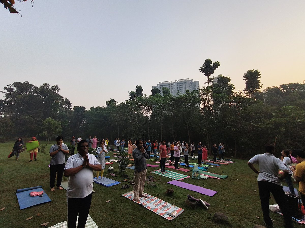 max_mayur's tweet photo. #bhaktikileher starts witha bang in Thane. What a lovely experience of doing Sunday follow up at a serene calm mini forest in the middle of Thane's concrete jungle. #gharghargurudev @pradeepitwiz @manju_surti @mysticshils @rkolangde @ratipathak @ArtofLiving @viratchirania https://t.co/M4niLarP4O