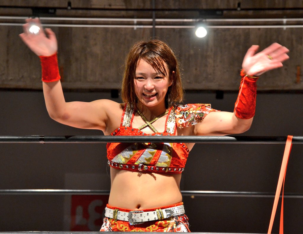 Sareee サリー　プロレス　直筆サインTシャツ　 XL② 未使用品】女子プロレス sareee Tシャツ XLサイズ 直筆サイン入り WWE