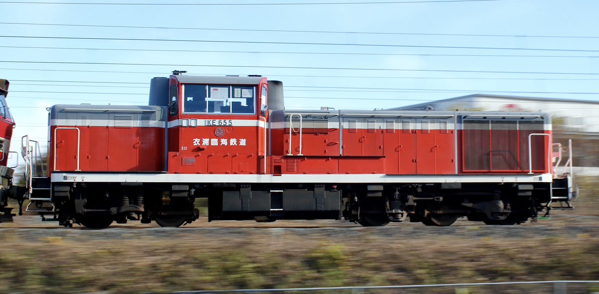 Ohashi_3311's tweet photo. 2022.12.18
EF510-20＋KE65-5  AT入場
この入場回送を撮影したのは2年ぶり。あえてサイドビューで撮ったけど1エンド側がブレた上、ピントが甘かった。
#KE65
#衣浦臨海鉄道 
#国鉄型 https://t.co/ryvUmwQneh