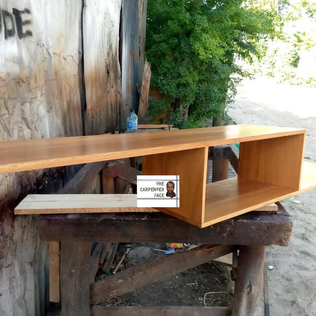 Tv case Simple. Karibuni The_Carpenter_Face tuko Kwa ajili yako.