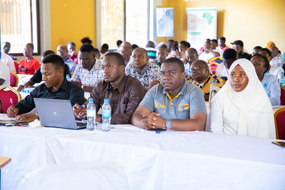 Tuvukewoteorg's tweet photo. Mwavuli wa Mashirika ya Vijana ni sehemu ya Kutengeneza Mahusiano (Networking) ya Ajira na kujiajiri kwa Vijana.
Tufungue Milango ya Fursa (Connection) katika kuwawezesha Vijana kukua Kiuchumi na Kujitegemea.
#AfriYANAGM2022 https://t.co/CK2oap6XAr