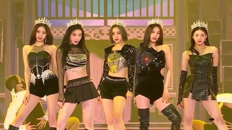thclwa's tweet photo. ITZY PERFORMANCES THAT WOULD MAKE EVERYONE SPEECHLESS — A THREAD https://t.co/FcSnF1H1oE