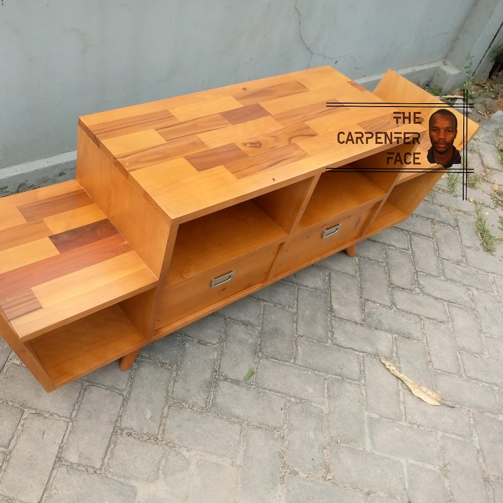 Showcase zenye ubunifu wa kutosha. Karibuni. No. 0676695794