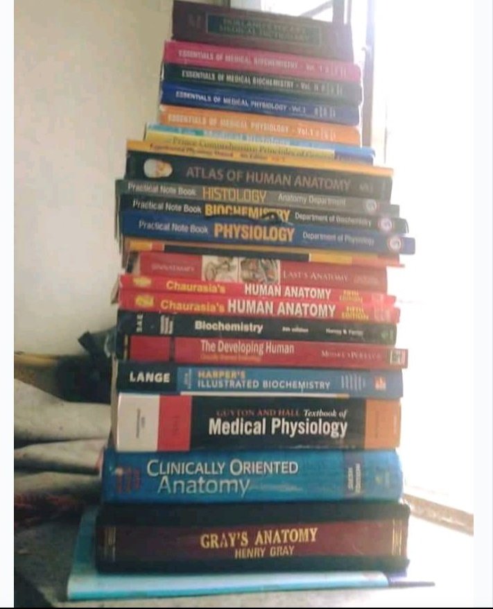 DrSerunjogiEmma's tweet image. Those going to medical school, this is year one... For clinically oriented anatomy (neuroanatomy), it's 5 weeks.
Medical School 🐐🐐🙌🙌