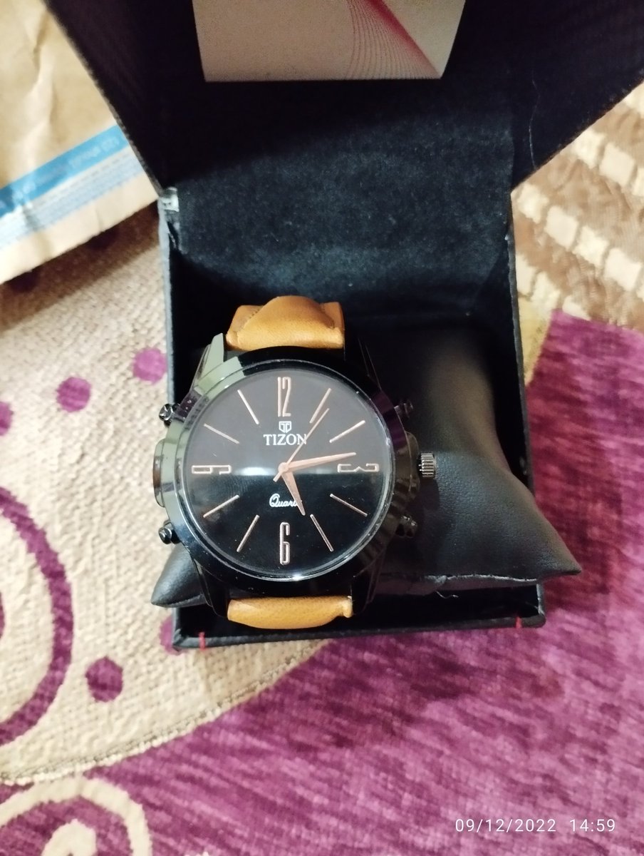 juzt_abhi's tweet photo. I ordered a Titan watch but got a local company watch. A week passed and still  they are not providing me any resolution. Don't order from flipkart. They deliver fake products and the after sale service is worst.
#Flipkart  #flipkartscam #fakeflipkart #flipkartsellers https://t.co/KjowNj42q4