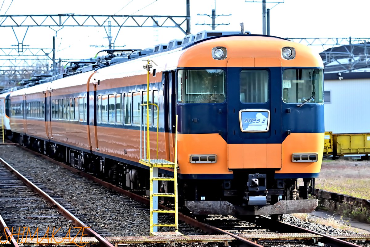 50101TUBASA's tweet photo. 12200系 NS49(スナぞら) あおぞらII 簡易報告幕
明星検車区 北奥で疎開 交番検査待ち
近鉄特急カラーが3ヶ月ぶりメセ
いつ米野に返却するのか不明
ホームから望遠レンズと敷地外から望遠レンズと脚立でフェンス超えて安定な撮影🤩
明星検査区
#スナぞら
#NS49
#近鉄 https://t.co/aVQNXLGNpt
