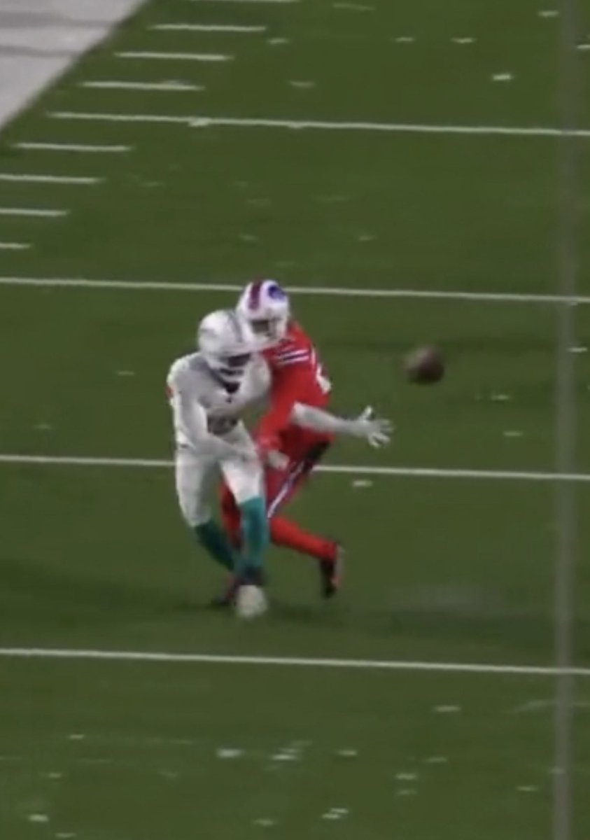 SelfMade0602's tweet photo. …@NFL &amp; @NFLOfficiating can I please get an explanation of the Pass Interference rule. Because I believe I have misunderstood it my whole life. https://t.co/JChVIiwqvg