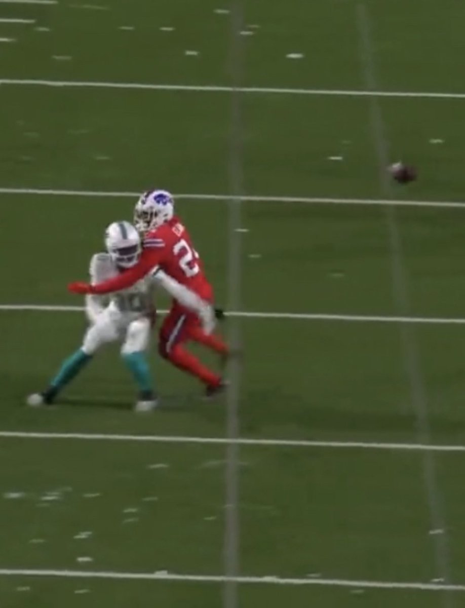 SelfMade0602's tweet photo. …@NFL &amp; @NFLOfficiating can I please get an explanation of the Pass Interference rule. Because I believe I have misunderstood it my whole life. https://t.co/JChVIiwqvg