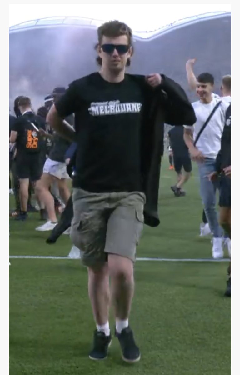 SharnelleVella's tweet image. Victoria Police very keen to chat to these men about what occurred at the soccer last night. Anyone know them? Let the police know if you do..