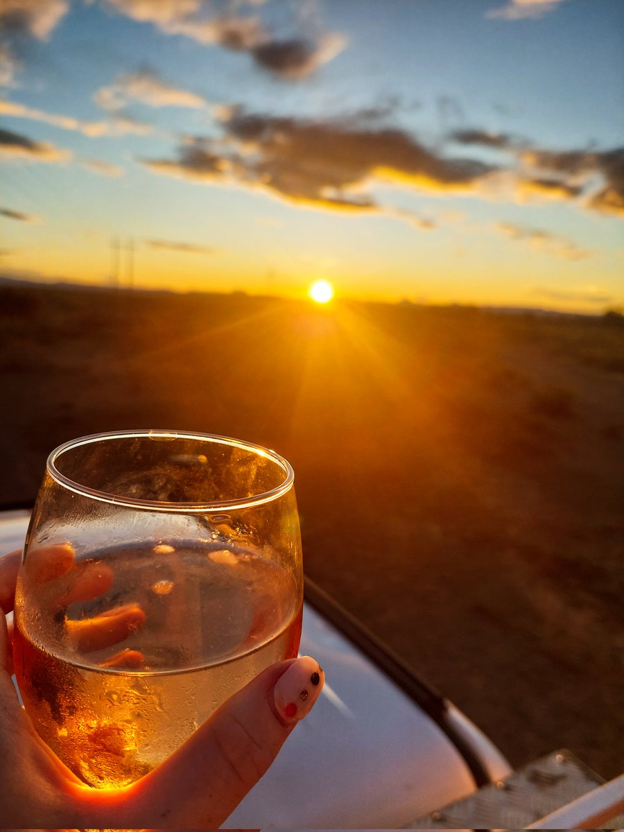 moniquerabe7's tweet photo. Kimberley en die Karoo ... 🕳🌄🍷 https://t.co/3n3ualFEr6