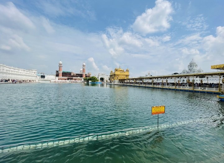 Mahi_camino's tweet photo. #Golden_temple
SUKH DENA TA ENA DEVI 
KI HANKAR NA AWE
ATE DUKH DENA TA ENA DEVI 
KI TERE TO VISHWAS NA JAVE 🙏
#amritsar
#snapchatmagic😄 https://t.co/vVkUHQgOEG