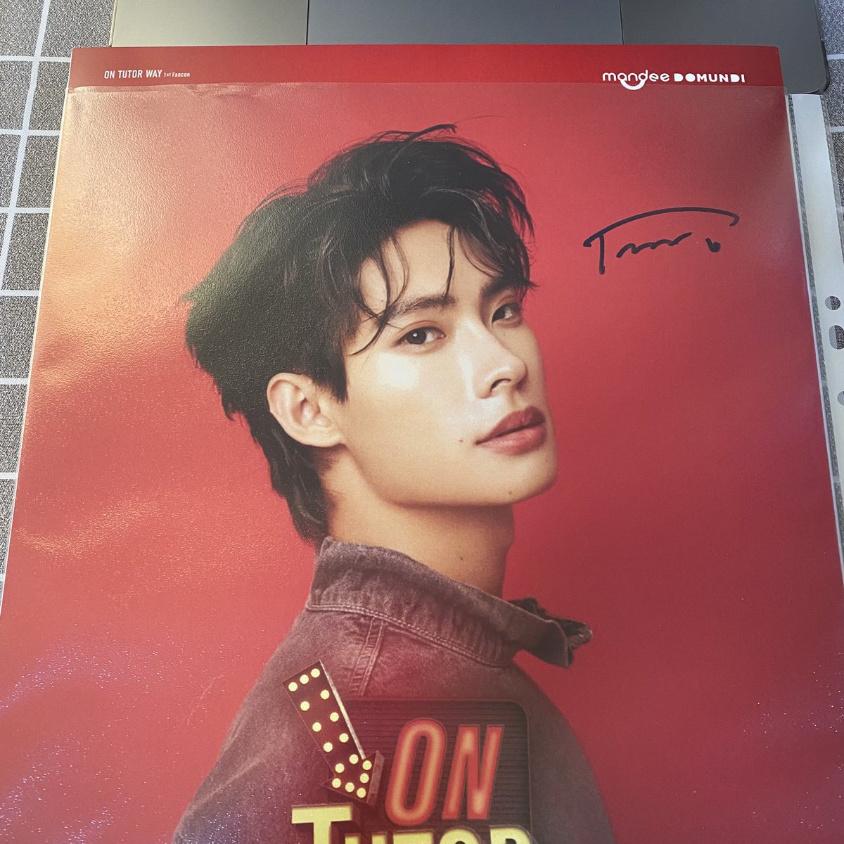 _khunsundae_'s tweet photo. wts ขาย #OnTutorWayConcert
โปสเตอร์ไซน์สด กับ digital ติวเตอร์ 
— ได้ 2 ใบ 450.- รวมส่ง

สอบถามเพิ่มเติมได้นะคะ 🤍
#DMDLINEUP2023 #TutorKrp 
#TutorKrp #OnTutorWay #TutorYim
#ตลาดนัดดูมันดิ #ตลาดนัดDMD #ตลาดนัดนิ่งเฮีย #domunditv poster tutor https://t.co/VHIuybytao