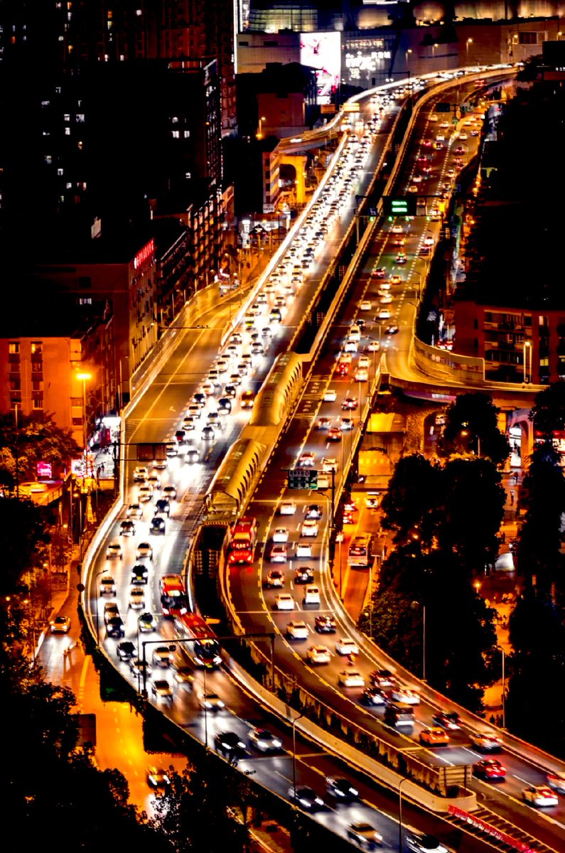 Chengdu_City's tweet photo. Cars shuttling back and forth on #overpasses in #Chengdu have reignited the hustle and bustle of the city. #NightView
Photo by 赖云鹏 https://t.co/IJrt0Sa17u