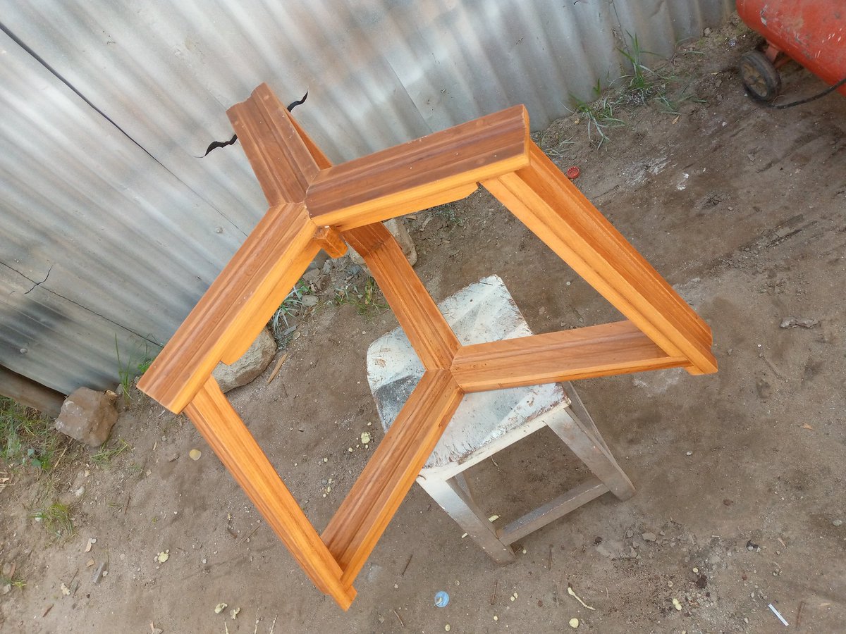 Coffee table Raundi zenye mchanganyiko wa mbao na Niimara. Karibuni.