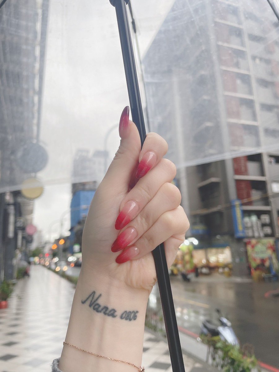 https://t.co/IgS1KrlwG7
吉寶新做的美甲
是不是很像彌豆子一樣😍
Keppel's new manicure
Is it very similar to Midouzi😍 https://t.co/VTqXSwZS7V