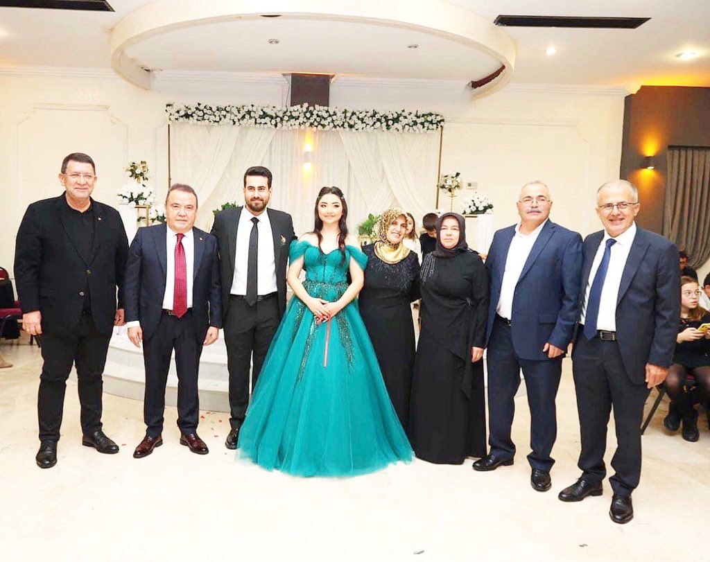 mozturk0702's tweet photo. Oğlum ve Kızımızın Nişan Yüzüklerini Büyükşehir Belediye Başkanımız Sn Muhittin Böcek ve Birlik Başkanımız Adlıhan Dere’nin Katılımıyla Taktık https://t.co/hljYsQHoVw