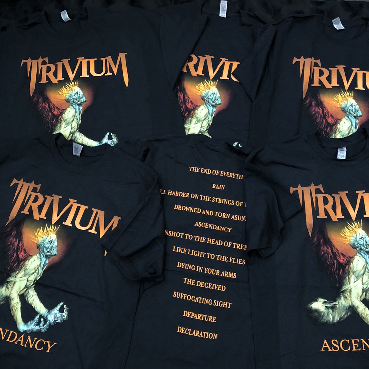 area23shop's tweet photo. #TRIVIUM ลายฉลองครบรอบ 15 ปี เดบิวต์อัลบั้มของวงกับสังกัดดนตรีเมทัลระดับเทพอย่าง ROADRUNNER RECORDS อย่าง #Ascendency รีสต๊อกมาอีกรอบแล้วครับ ราคาตัวละ ฿1,200 สนใจ INBOX หรือเข้าไปช็อปด้วยตัวเองที่ https://t.co/6NzPGtOl5A ได้เลยครับ
#Area23Shop #OfficialMerch https://t.co/Pk7FodsODB