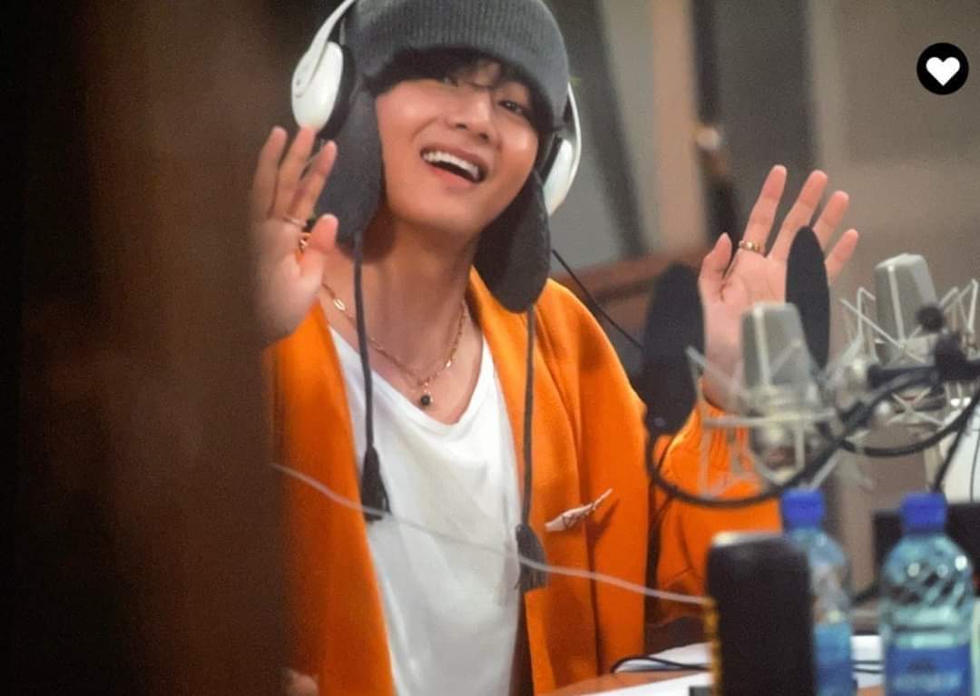 minleyley's tweet photo. If you truly love someone, Then the only thing You want for them, is to be Happy.

And that's the only wish i want for you My Love..i wish you to find True Happiness in Life..No matter who is with you..

#V #KimTaehyung Borahae💜😊 https://t.co/1ODBoXSzkt