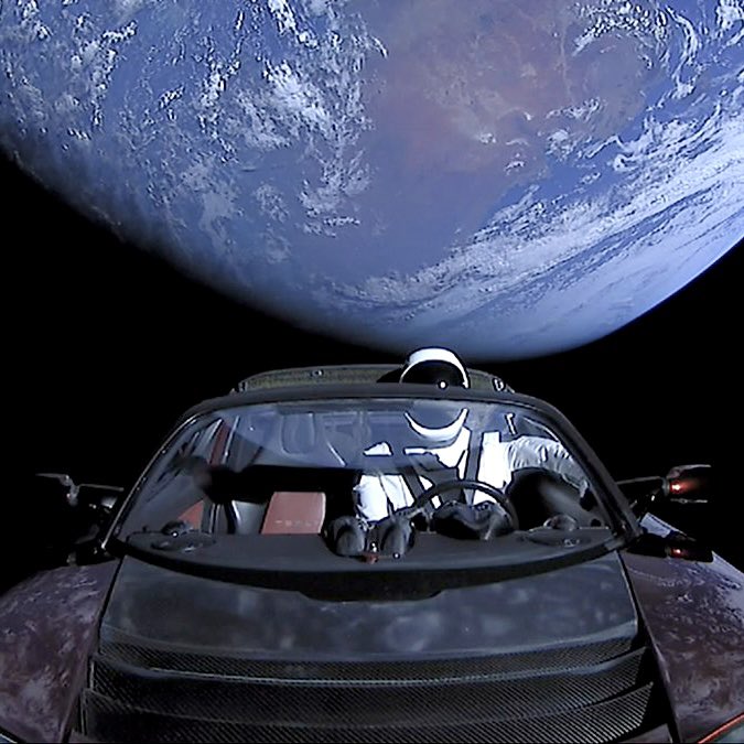 Techknackchnl's tweet image. Did you know that Elon Musk once sent his Tesla Roadster into space on a SpaceX rocket? The car, which was outfitted with a dummy dressed as Starman, is now orbiting the sun! #funfact #ElonMusk #Tesla #SpaceX