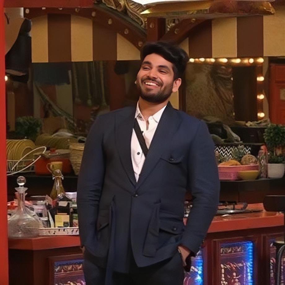 ShivThakare9's tweet photo. Genuine people don’t come around too often 🥹 Keep them Close ✨And Our Boy is Close to everyone’s heart ❤️ 

#ShivThakare #TeamShiv #ShivSquad #ShivKiSena #AaplaManus #ApnaGullyBoy #Love #Genuine #BB16 #BiggBoss16 https://t.co/9tWkfAIOGc