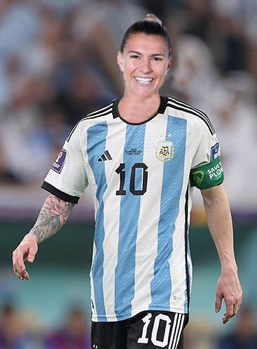 🎶He’s got a left foot like Catley🎶