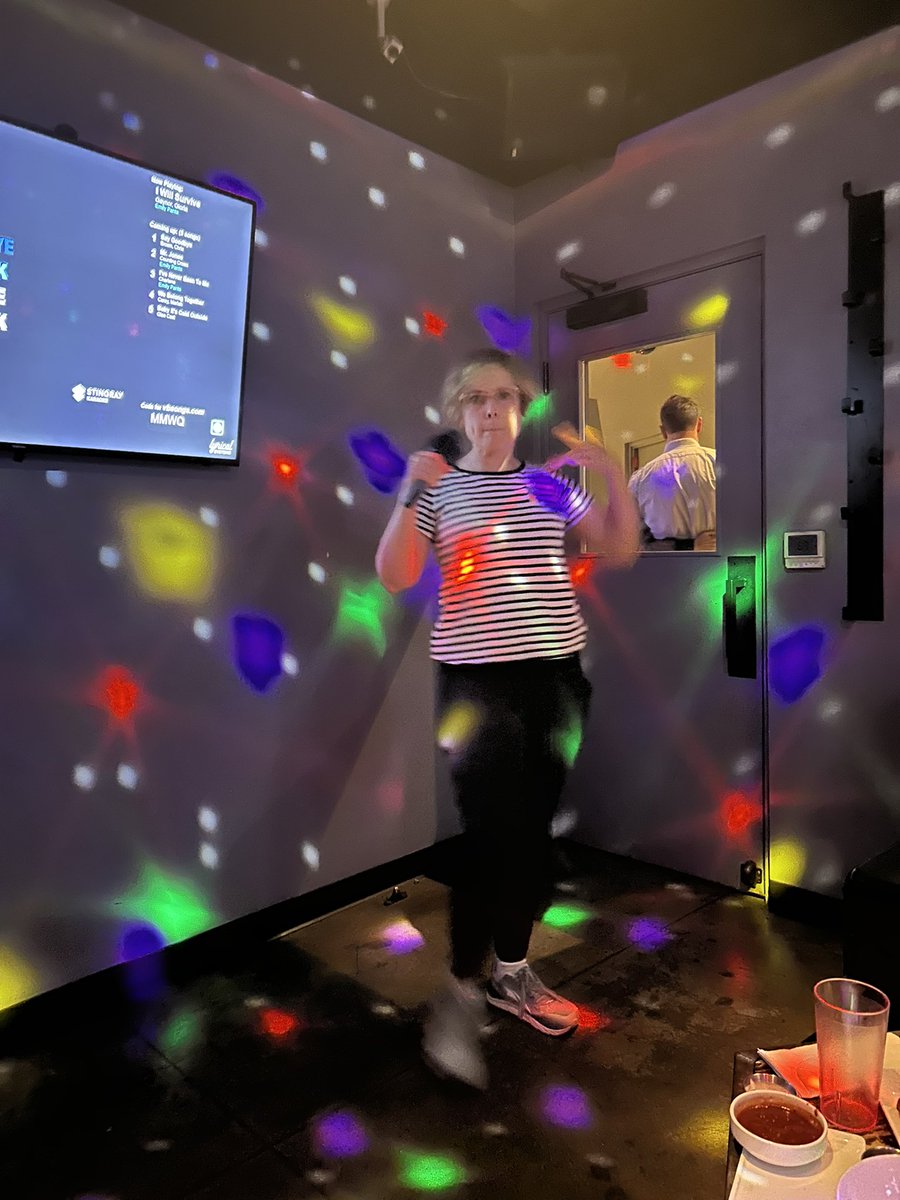 RuthJeanNapier's tweet photo. How do I get to work with such an incredible group of scientists? #napierlab karaoke 🎤 night!! @HalePele @voiceboxkaraoke https://t.co/M6TIisEb3a