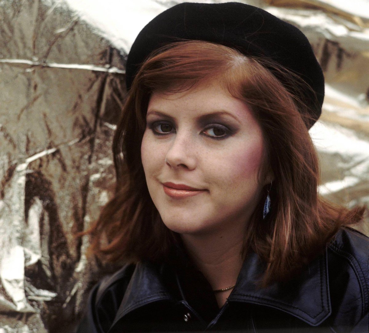 Remembering Kirsty 22 years 💔 1959 - 18 dec 2000
#kirstyMacColl @poguesofficial