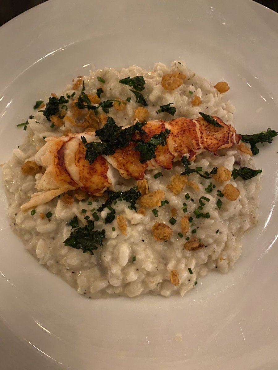 doloresrobles_m's tweet photo. Pues el #TíoGordonRamsay sabe su negocio. 🙌
Así si da gusto irse al infierno. 😈
#HellsKitchen
- #Risotto de #Langosta con #trufa
- #FiletMignon con salsa #Bearnesa https://t.co/gNRf6hW3u8