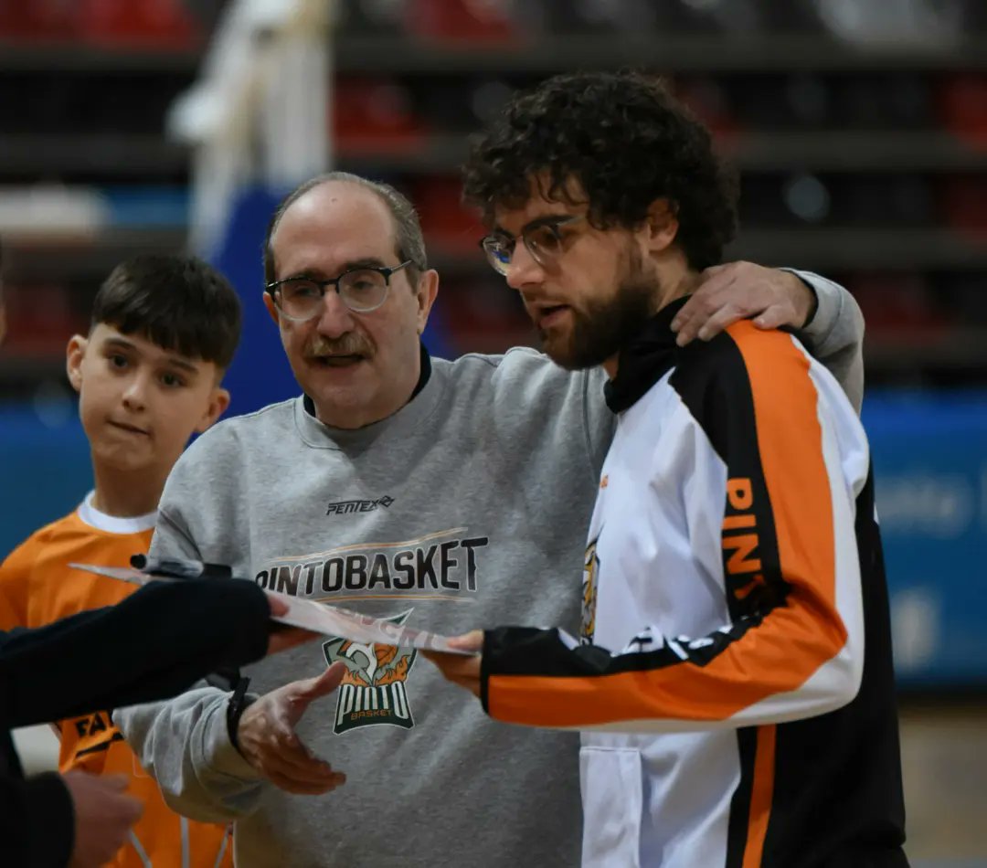 Pintobasket's tweet photo. Domingo con ganas de más.
Imágenes de un sábado único, en el que nuestros equipos nos muestran el gran trabajo que están realizando.
¡Enormes!
Fotos Iván Atance
#SomosPinto
#SomosPintobasket #30años
#basketball #basket #ligaendesa #acb #nbabasketball #improvepractice https://t.co/lY3grbRbrz