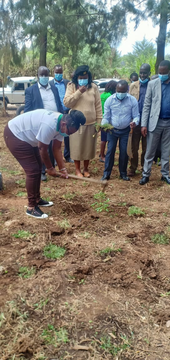 JNjeri254's tweet photo. Did you clean that place after using it? Keeping the environment clean is a courtesy to others. Ensure proper waste management, and remove items that are dangerous to others. It feels good to see others smiling because of your actions.
#ZingiraMazingiraKishujaa
#NanyukiClean https://t.co/73ZbCNTNLB