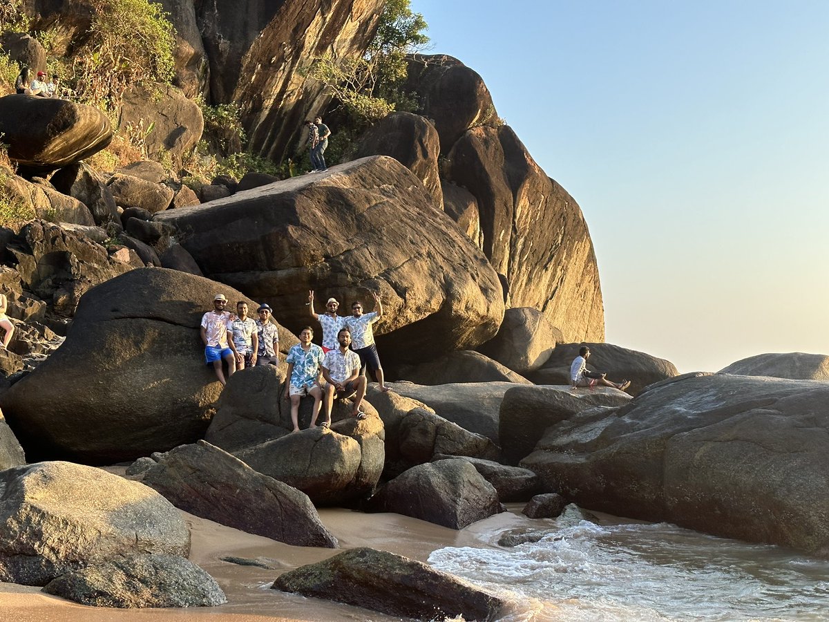 PUNch_hu_main's tweet photo. Goa trip! Wholesome end to another year! 
एकत्र, मित्रं, स्वातंत्र्य! 

@mayur2530008 https://t.co/4UEz8OjwJc