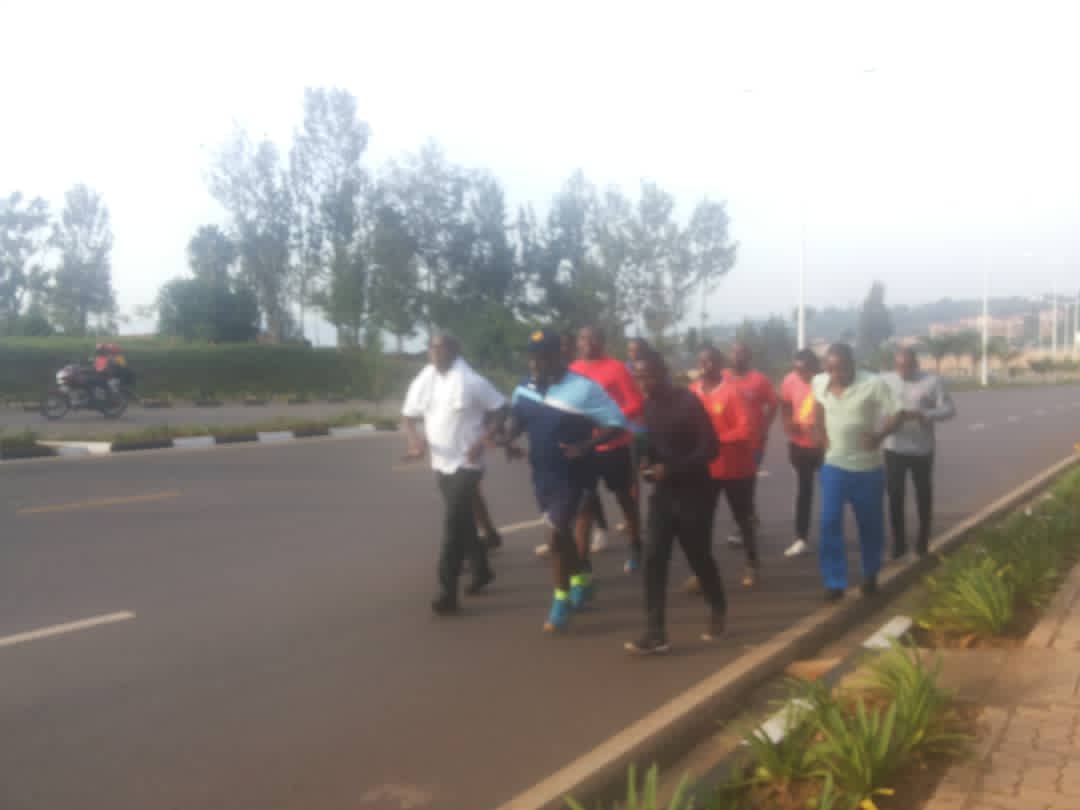 NungaCell's tweet photo. Muri iki gitondo abaturage batuye mu kagari ka #Nunga babyukiye muri sport rusange nkuko bamaze kubigira umuco. @RwandaSport 
@CityofKigali @KicukiroDistr @umusoso https://t.co/ZPP6QAAqpd