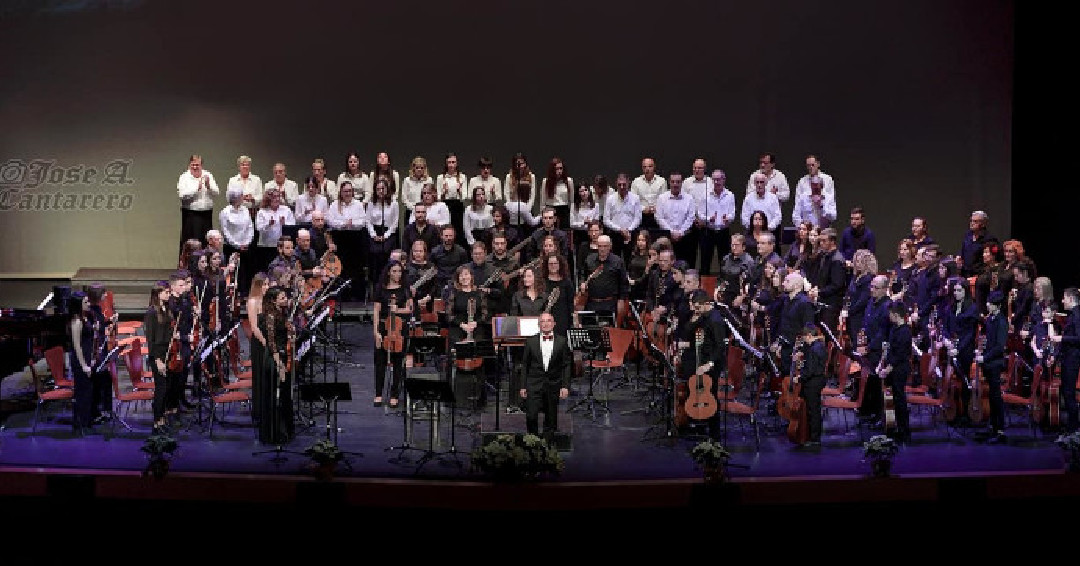 GuadalajaraAyto's tweet photo. 🕊️Esta noche se celebrará el concierto benéfico Unidos por la Paz, dirigido por el alcarreño Manuel Fuentes Alcocer, en el Buero Vallejo
🕙19.00 h.
👀Los fondos recaudados serán destinados a seguir apadrinando a peques de la Fundación Vicente Ferrer, entre otros proyectos https://t.co/78KC1m9znv