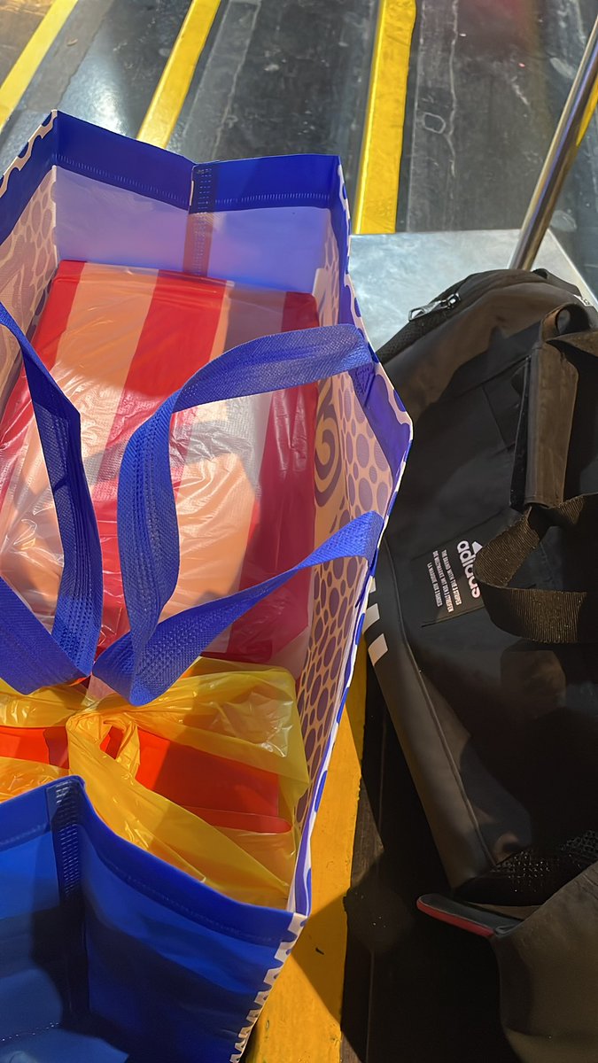 zeitgeistjay's tweet image. Greenhills, Y so daming Tao. Huhuhu. Ito mahirap sa xmas rush… sakit sa ulo… ubos pera pagod pa tas wala pa bebe time… malaking HAYSSSSSTTTTTT HAHA