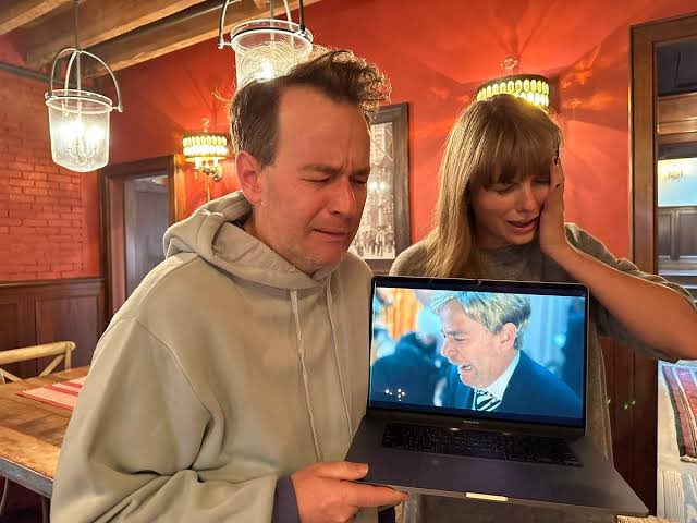 💬| “She’s wildly down to earth and personable. On the set as a director, she worked with all the background actors, the crew and the cinematographer in such a way that was so super calm, and it’s so reassuring.”

Mike Birbiglia on working with <a href="/taylorswift13/">Taylor Swift</a> on the Anti-Hero set