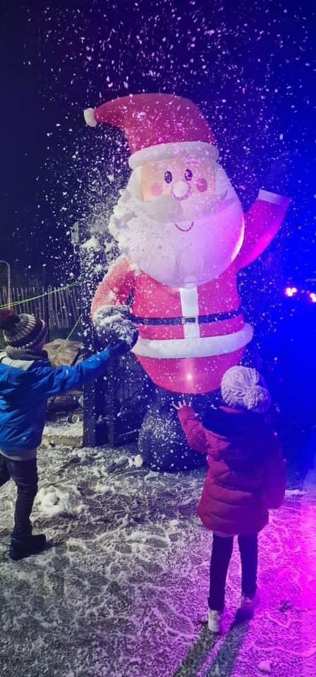 CharterNI's tweet photo. Knocknagoney Christmas celebration party in the park.  Well done staff and volunteers. Fantastic turn out on a cold night.  Supported by @belfastcc https://t.co/wUdOzQfno6