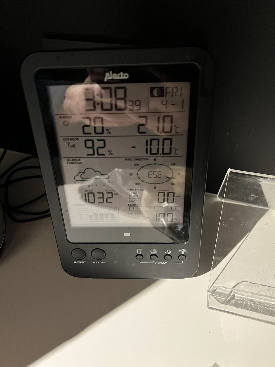 Klisse's tweet photo. Vanmorgen de -10gr aangetikt id tuin 🥶🥶 #vichte @frankdeboosere @DDehenauw @MeteoWard https://t.co/wnmEh0AAQS