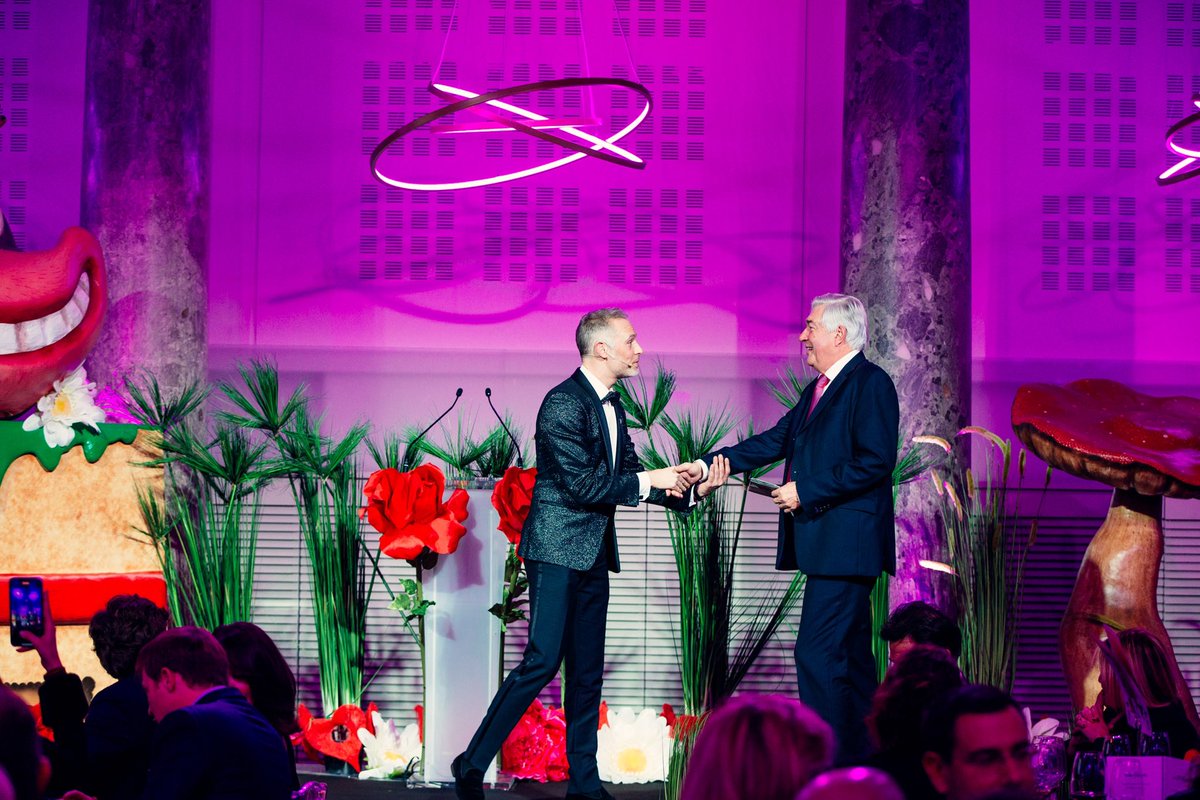 Gala @makeawishfr 2022 au pavillon Cambon ⭐️ heureux d’avoir participer à la récolte de 195 000 euros pour réaliser les rêves des enfants à qui la vie ne fait pas de cadeaux.
📸 by <a href="/guillaume/">Guillaume Jarysta</a>.brunet 

#makeawish #magie #pickpocket #paris #oeuvrecaritative #dinergala
