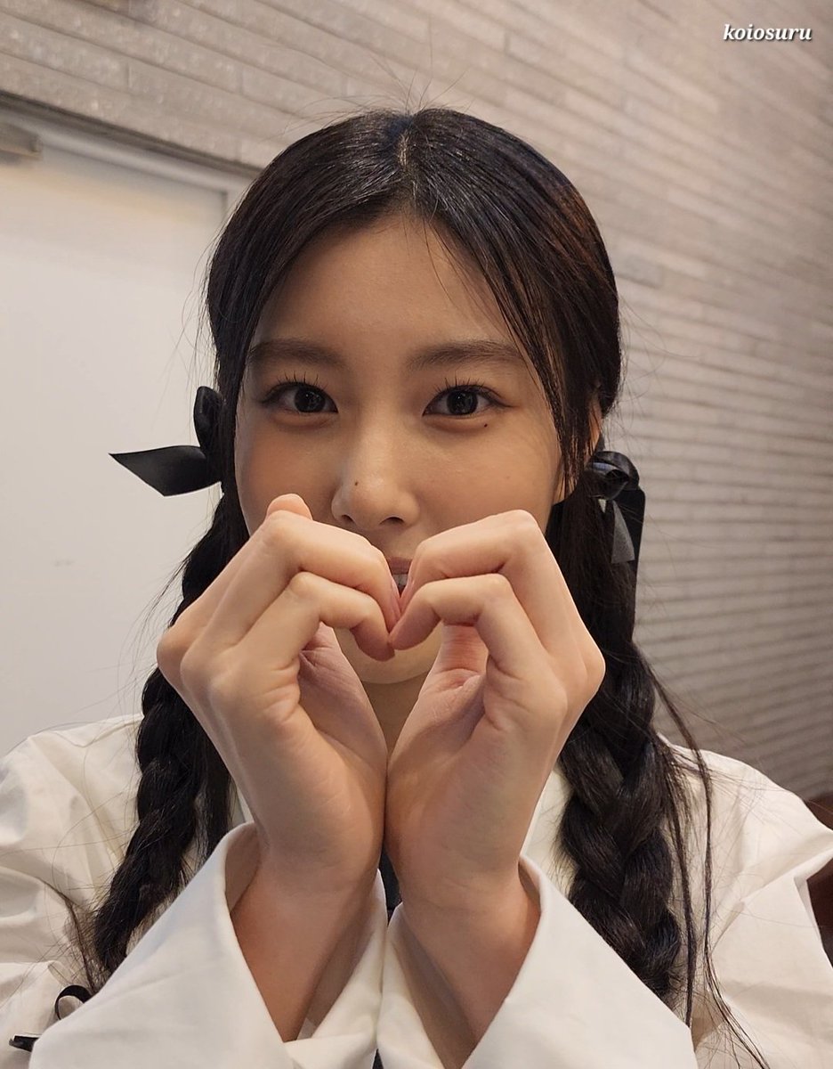 koi_osuru's tweet photo. #강혜원 한번 더 미리 메리크리스마스🎄@hyemu_official 새해 복많이 받아요🤗
#minifanmeeting #미니팬미팅 
내년에도 건강하고 행복하자❤
오늘은 직접 선물 받으면서 인사할 수 있어서 너무 감사했습니다😊
#KangHyeWon #FLEUR #SeasonsGreetings https://t.co/Te6MYoCQcd