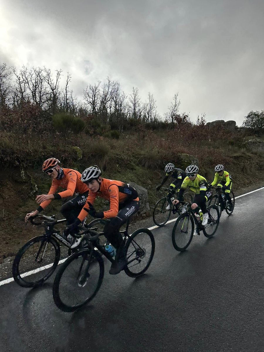 MagliaSport's tweet photo. 🚴🏽‍♂️ @CGuijuelo 🧡 Seguimos con la puesta en marcha a la nueva temporada que está a la vuelta de la esquina 🧡
#maguisaguijuelo #ciclismoguijuelo #ciclismo #cycling #cyclinglife #ciclismobase #guijuelo #salamanca 
#Maguisa @Deportesjcyl #SfAutomocion #Teduka  #CarlosArasa https://t.co/VZjC9olcd7