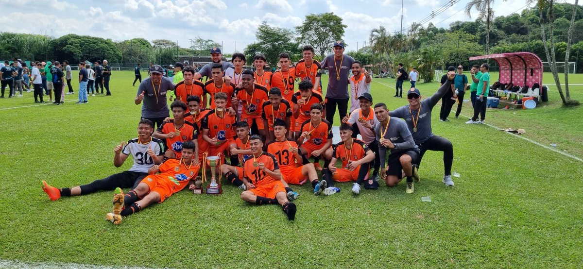ctorresc21's tweet photo. Campeones torneo nacional sub 15! Orgulloso del trabajo realizado durante estos años por los diferentes cuerpos técnicos que ha dado la posibilidad de que una gran formación venga acompañada de buenos resultados deportivos. 

Mejor equipo sub 15 del país!! https://t.co/K3uzIL7SY5