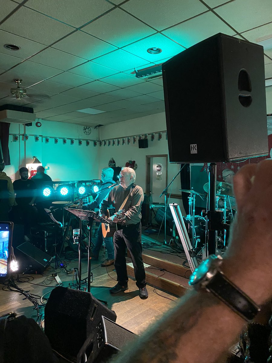 Noson wych yn Llanrwst neithiwr yng nghwmni <a href="/dafyddiwan/">Dafydd Iwan</a> a’r band!
Noson penigamp, croesdorriad da o oedran, a phawb yn mwynhau!