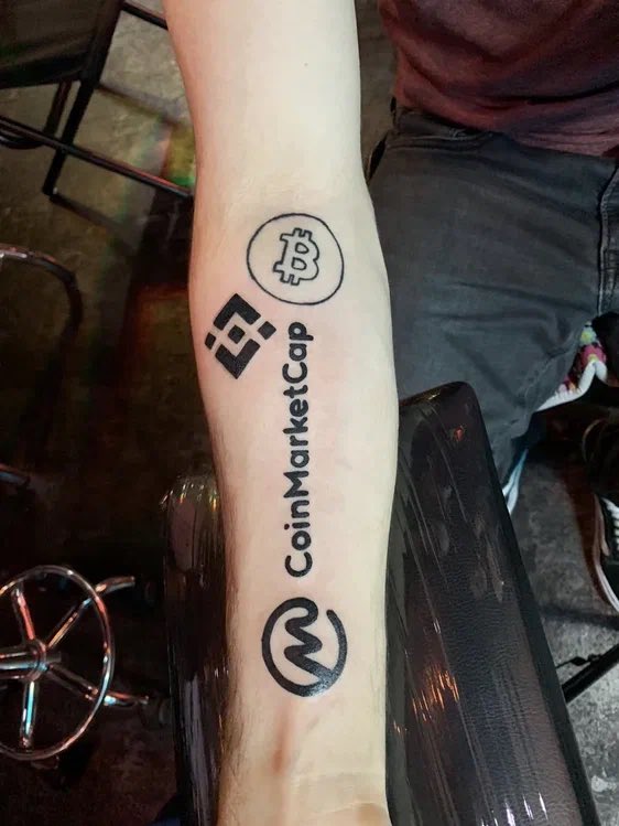dendi391's tweet photo. @binance #BinanceChristmas  my tattoos https://t.co/IqnJei6Ayb