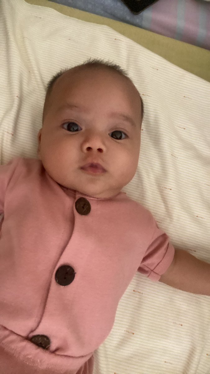 Anak bayik yang baru di kelonin di simpan di kasur eh langsung bangun 🫠