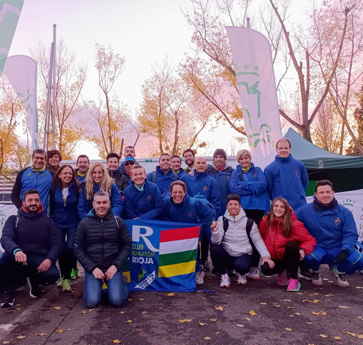 maratonrioja's tweet photo. Ayer en Logroño corriendo la Carrera Virgen de la Esperanza.
Hoy en Vitoria a correr la @mediavitoria 
No paramos 🔥🔥🔥
#bluepower #lafamilia #maratonrioja https://t.co/cT0QHtjqFf
