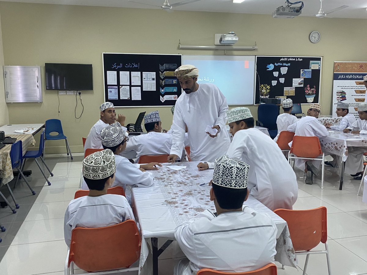 Hazeem_school's tweet photo. ضمن فعاليات أسرة اللغة العربية واحتفاًء بــ #اليوم_العالمي_للغة_العربية تم تنظيم ورشة عمل بعنوان: كيف نعرب؟.
قدمها الأستاذ القدير علي الزدجالي من جامعة السلطان قابوس.
#فعاليات_تعليمية_مسقط
#مدارسنا_مستقبل_واعد https://t.co/7EoIn2uVxb