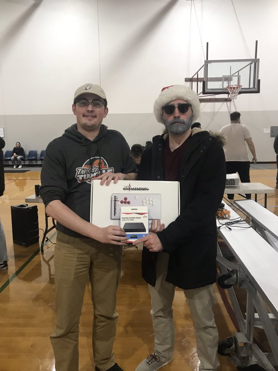 Syncend's tweet image. Ginormous thanks to the handsome studs @Tyrazmusic and @OnePercentSSB for going out of their way and gifting me a fucking SMASHBOX. 

I don’t know how else to express my gratitude but I will not let this go to waste and I’ll be hitting every Kazuya combo known to man!