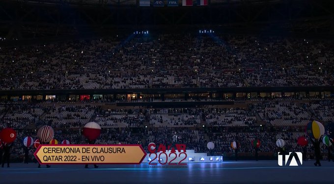 Se están entonando todas las canciones oficiales de la Copa del Mundo.