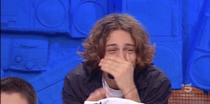 _jetblackhexrt_'s tweet photo. wax che vorrebbe dirle di non andare perché va già a capodanno ma non può
#amici22 https://t.co/Jct7qMr7tQ