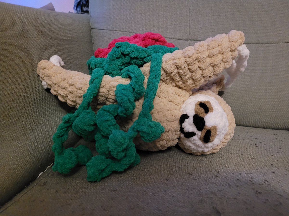LeanneHague5's tweet photo. Sloth plant hanger with rose 🥰 #crochet #madewithmarriners https://t.co/b2VoHdoh9E